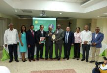 COOPNAMA reconoce trayectoria y aportes del médico y filántropo Cruz Jiminián y del profesor Melanio Hernández, autor del libro Nacho